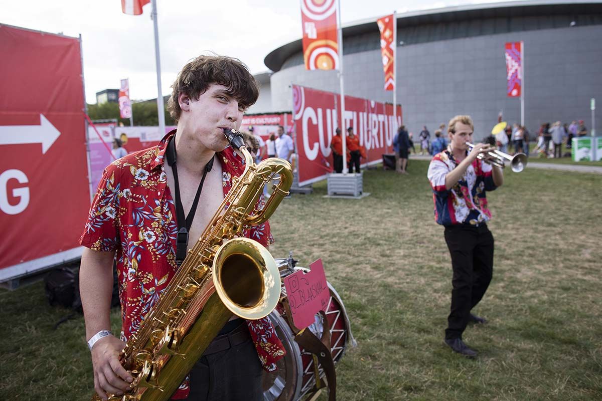 Muzikanten-buiten-3_1200x800
