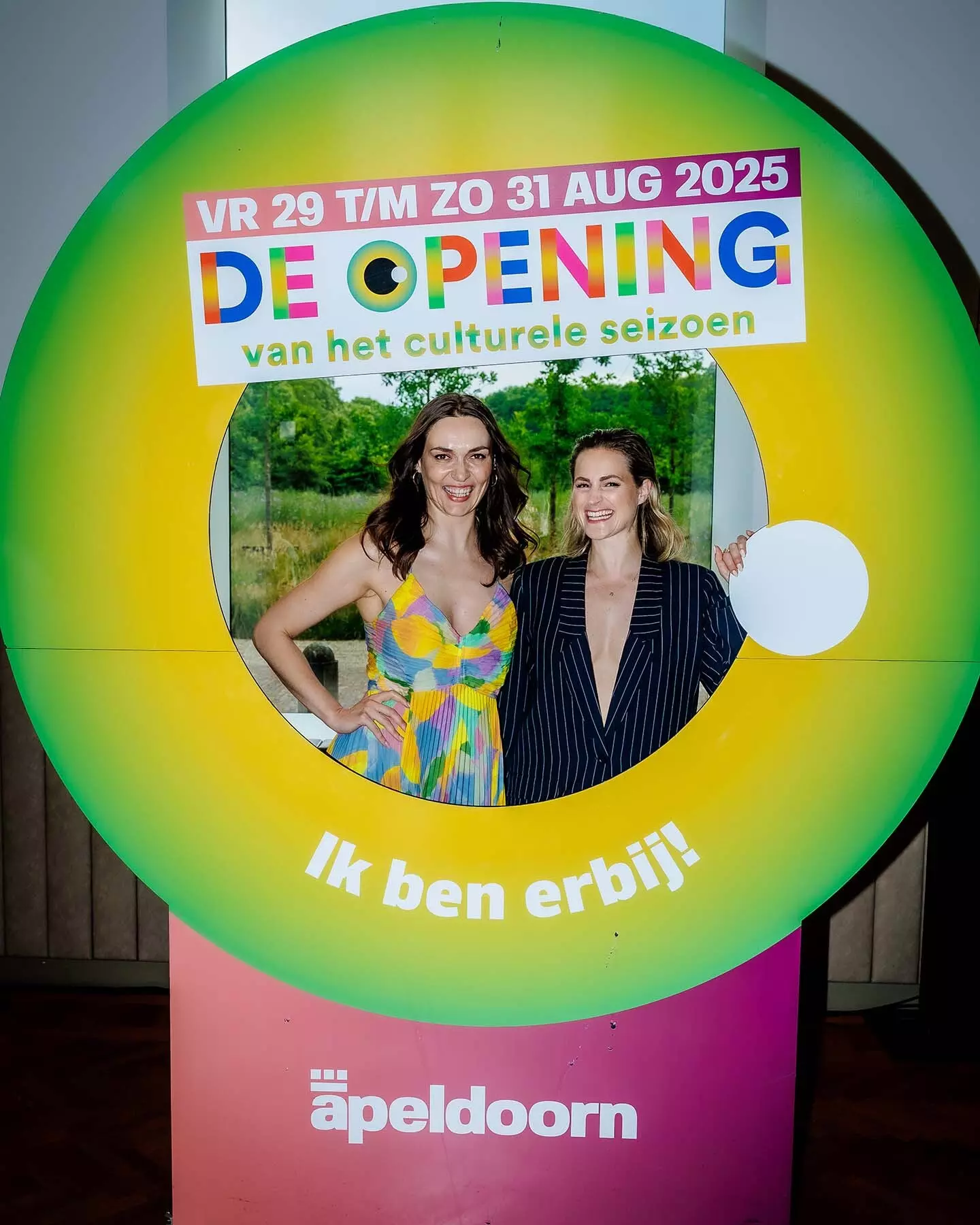 Daria Bukvić (regisseur) en Desi van Doeveren (acteur) van de musical Aletta.