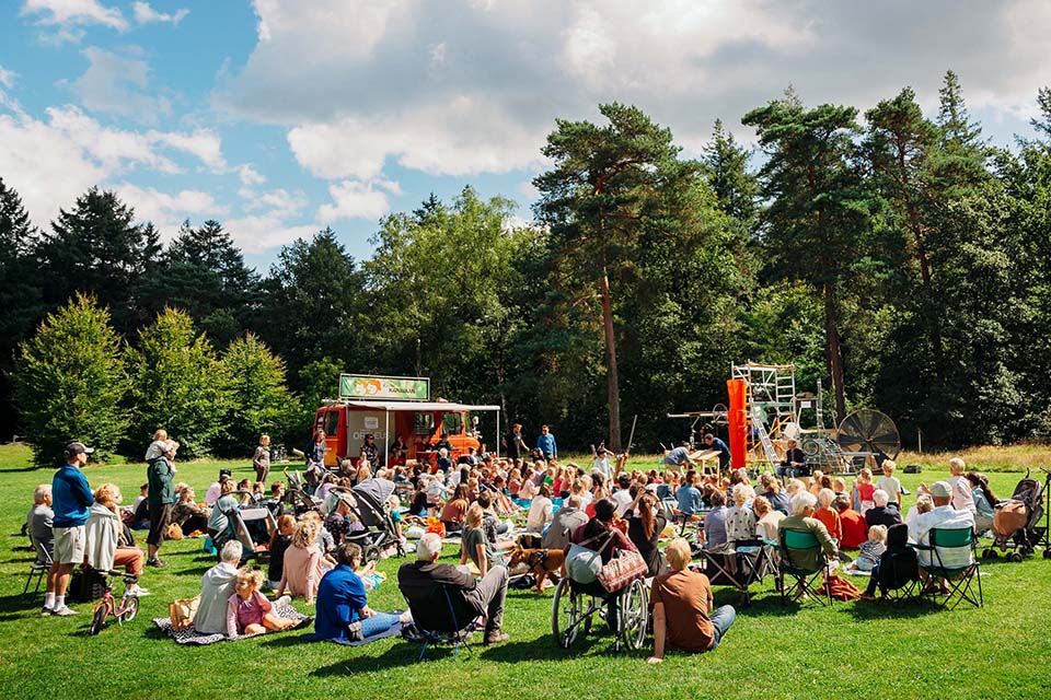 Publiek bij KinderKaravaan, Berg en Bos, Theater Orpheus